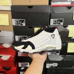Jordan Black Toe 14s size 11 USED But Clean