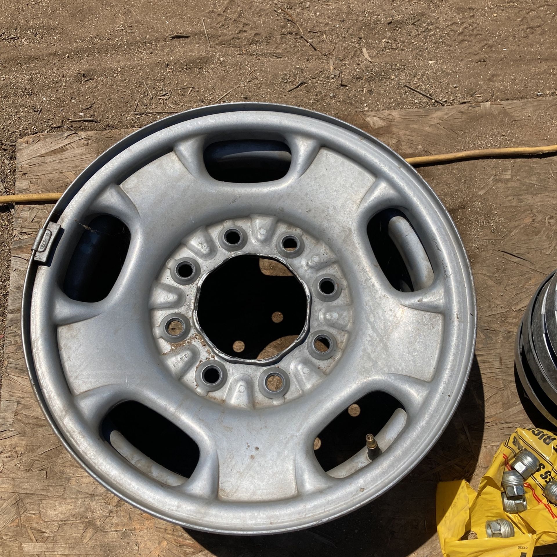 Selling 4 Stock 17 In Rims For Newer Chevy Truck Center Caps And Lug Nuts