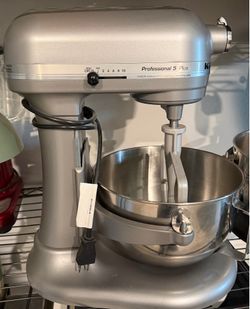 KitchenAid Pro 5 Plus Countertop Mixer like new!
