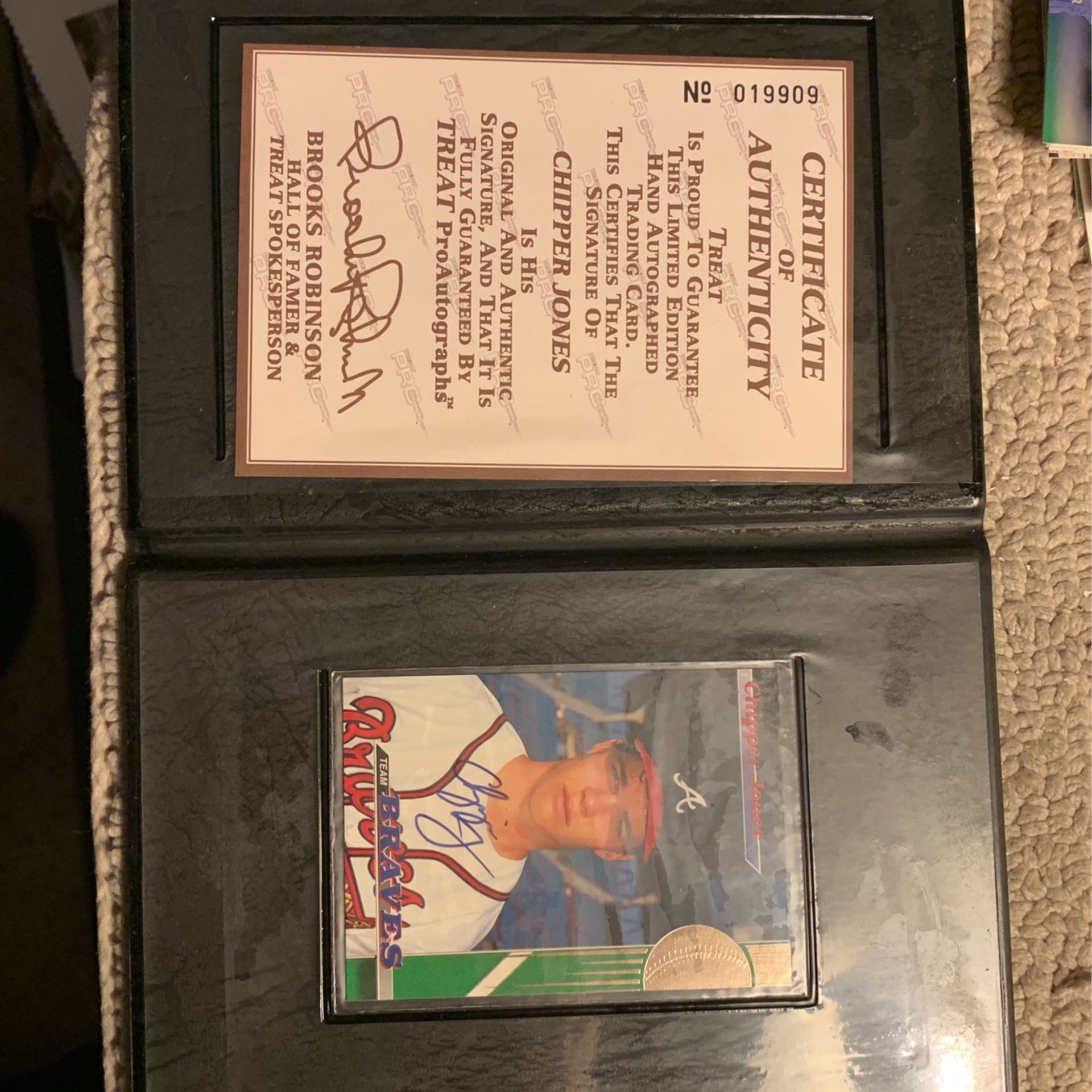 Chipper Jones Autograph Certified Treat Baseball card Cb4