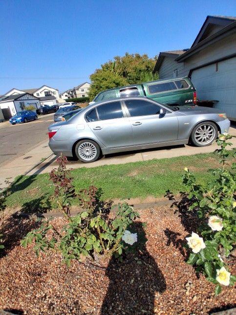 2004 BMW 5-Series 530i