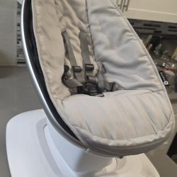 4moms MamaRoo baby swing