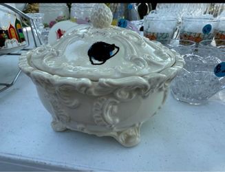 White Ceramic Lidded Trinket Box