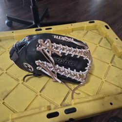 13 Inch RHT Worth Mayhem Softball Glove 