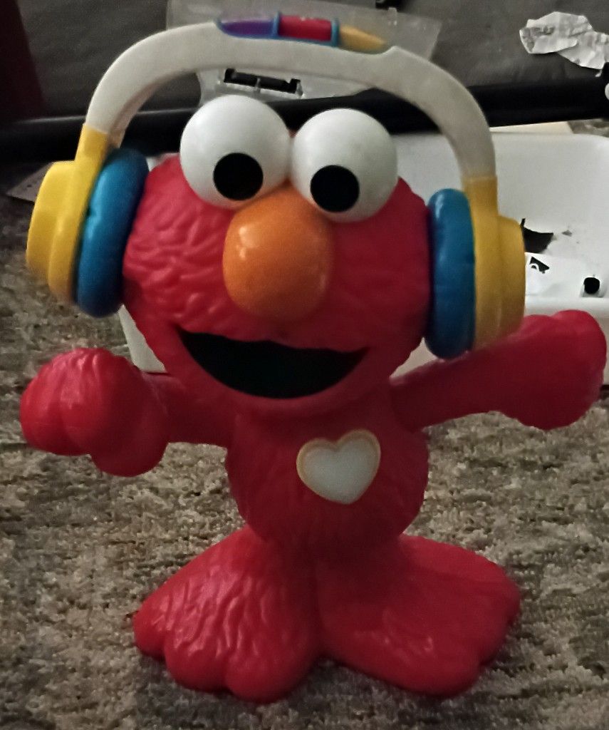 2017 Hasbro Seseme Street Elmo Let's Dance