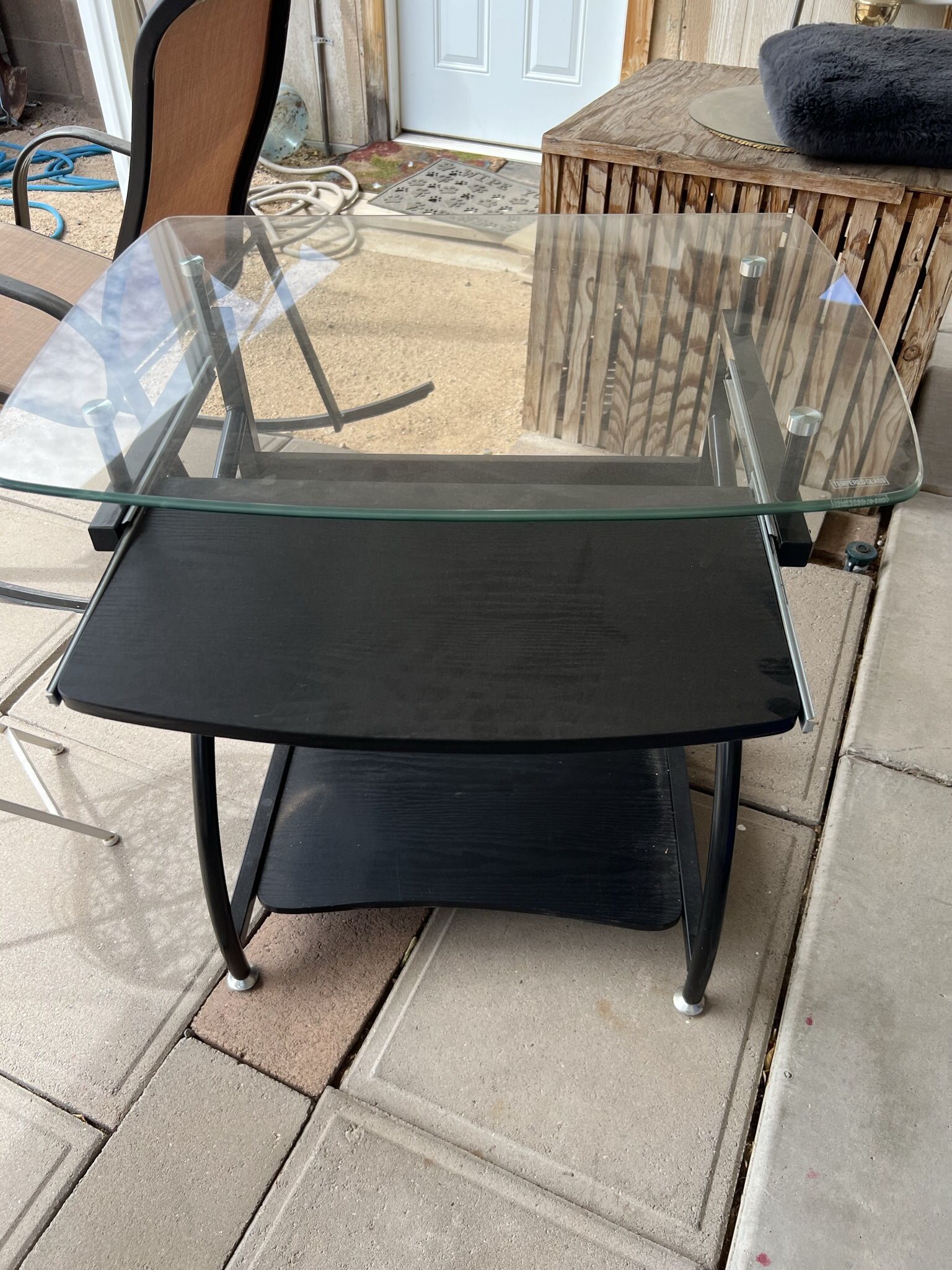 VERY GOOD CONDITION COMPUTER DESK $25