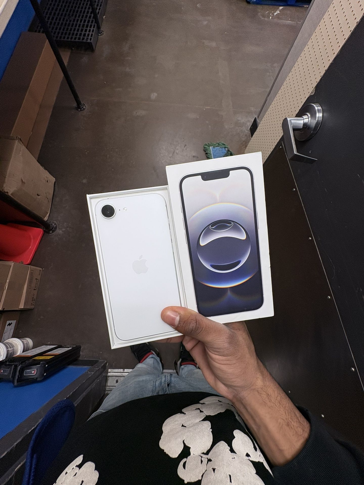 Phone 16e BLOCKED BRAND NEW