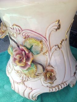 Vintage large Italian campodimonte ceramic floral base with roses