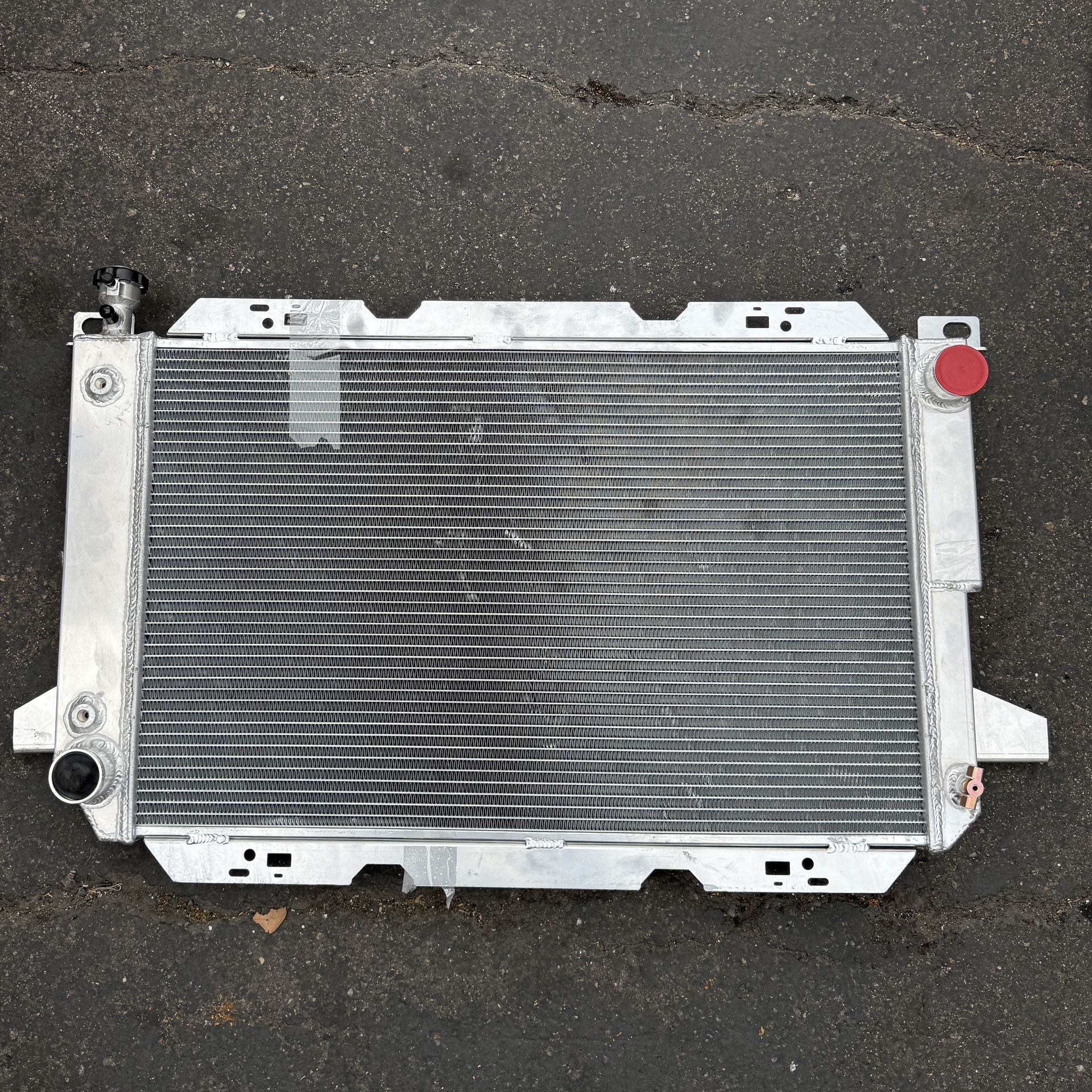 3 Row Aluminum Radiator F-150 1985-1997 Ford F150 F250 F350 Bronco 5.8 7.5L F-250
