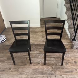Table/2 Chairs/bench
