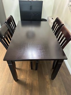 Dining Set Table and 4 Chairs