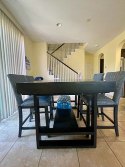Dining Table Set – Great Condition