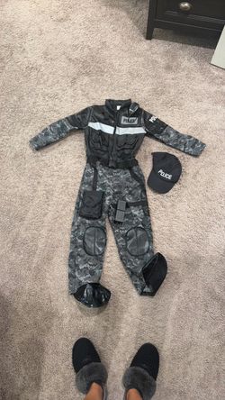 Police costume size 7-8