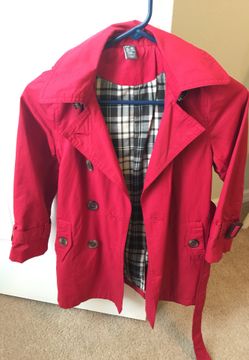 Zara rain coat size 5-6 (it runs big )