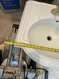 Pedestal sink