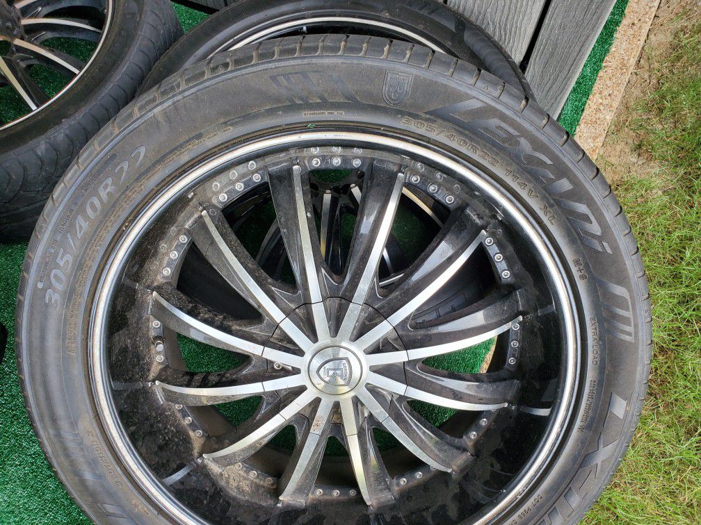 22 inch 6 lug Borghini Wheels