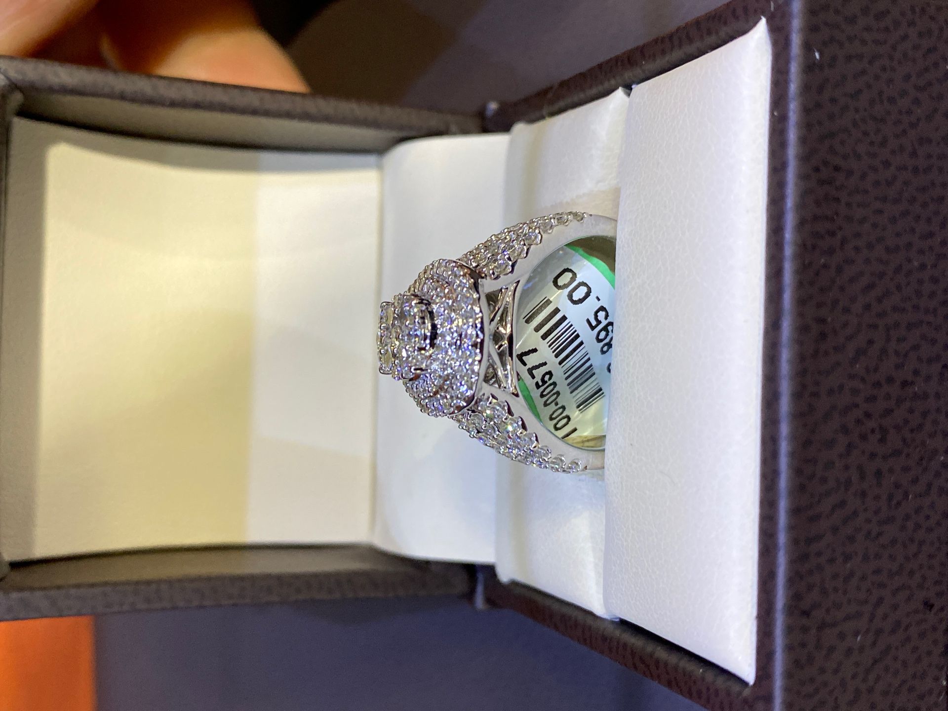 Ladies Diamond Engagement ring