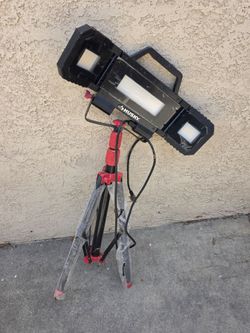 Husky flood light tripod