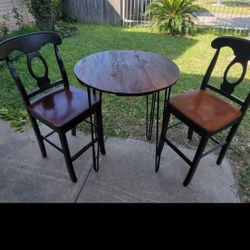 Mini Bar With Stools