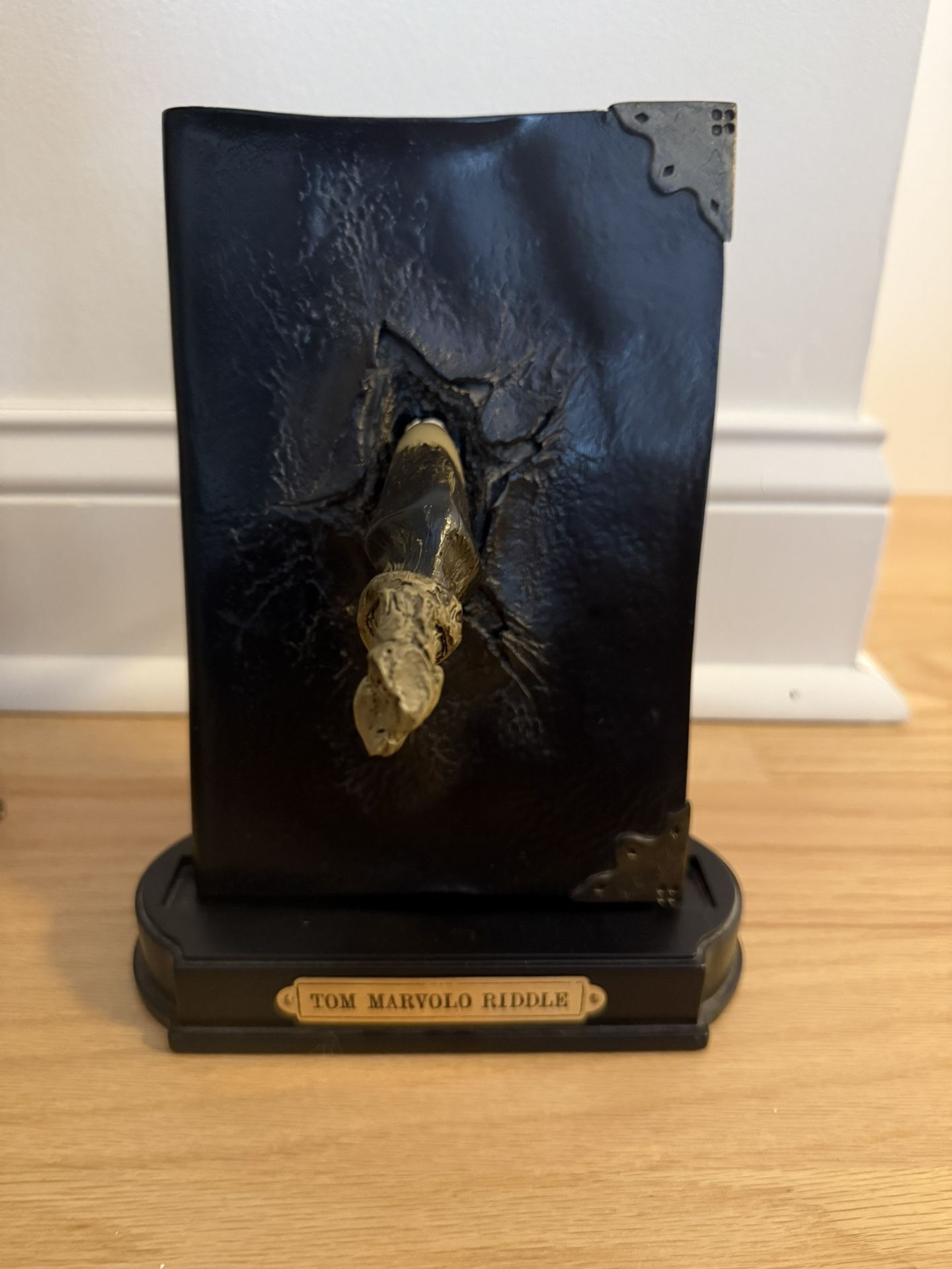 The Noble Collection Original Harry Potter Tom Riddle Diary and Basilisk Fang