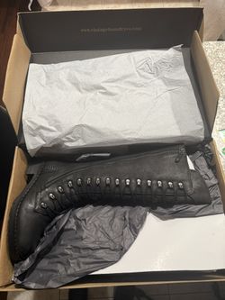 Woman’s Leather Boots