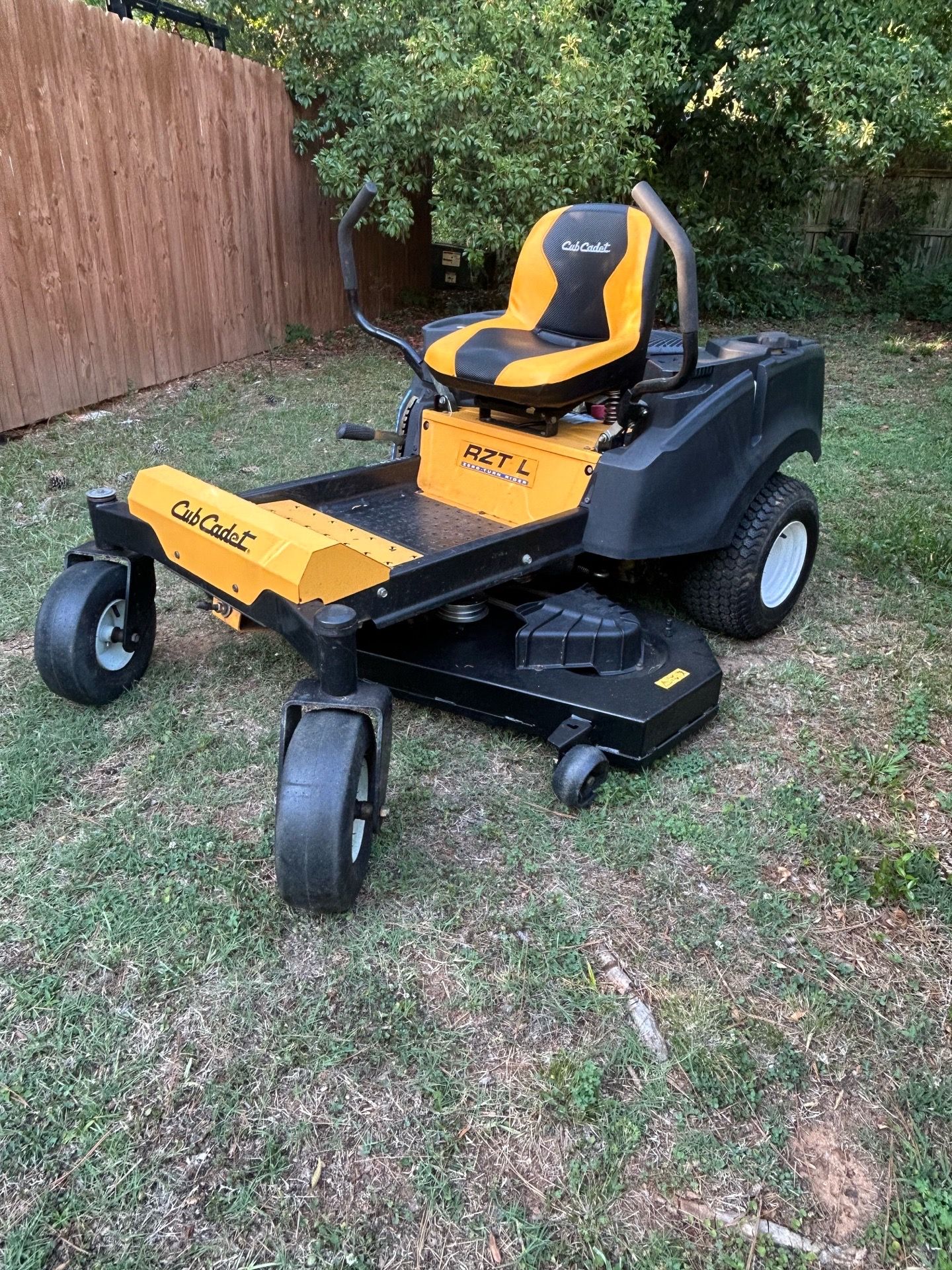 RZT L CUB CADET ZERO TURN