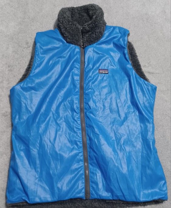 Women's Reversible Patagonia Size Medium Grey Blue Newer Condition Full Zip Vest