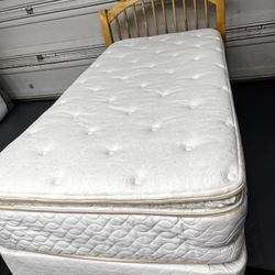 Twin Bed Like New!