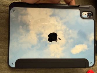 Apple iPad Mini 6 in Protective Case