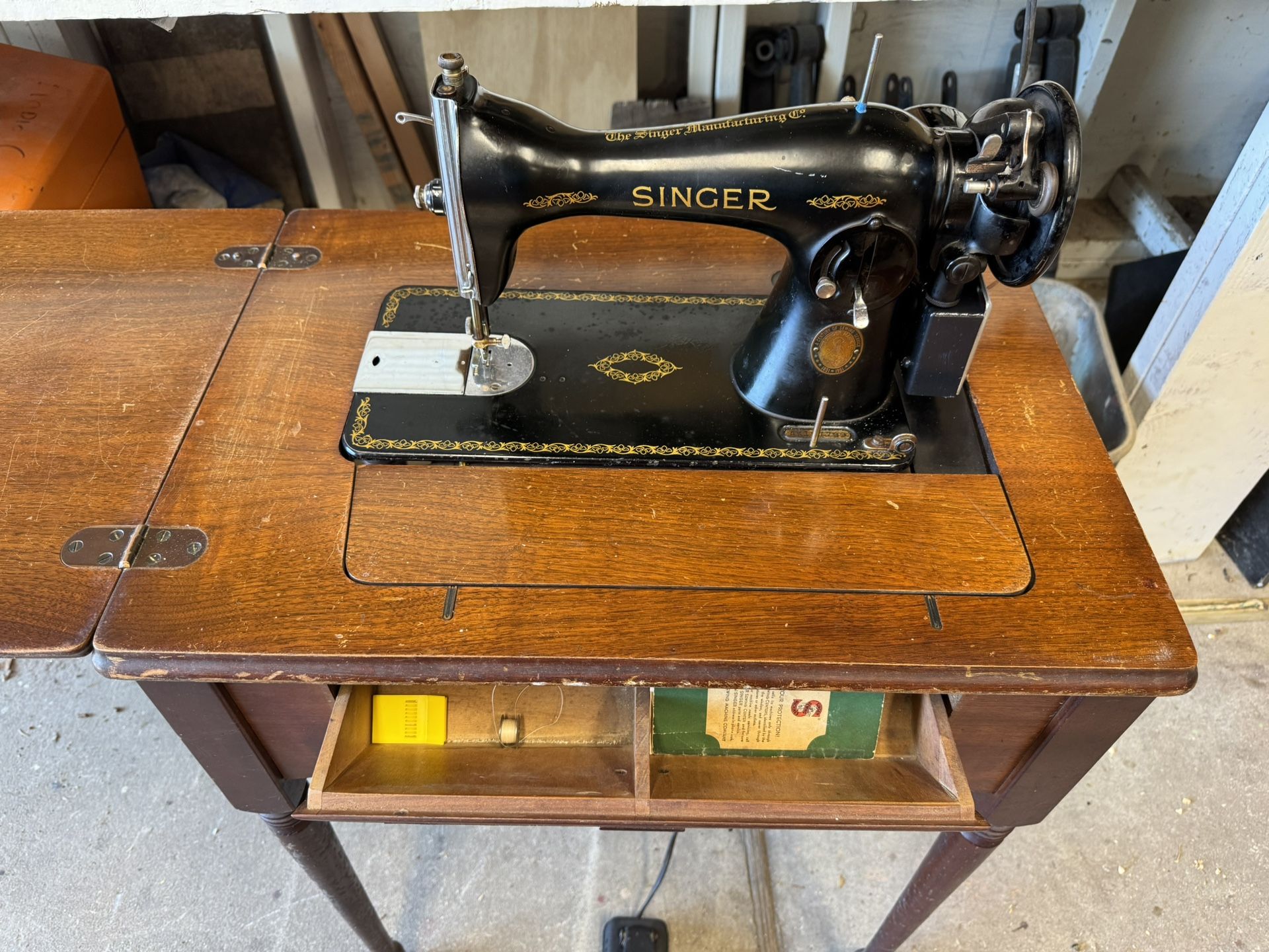 Vintage Singer Sewing Machine /make Offer