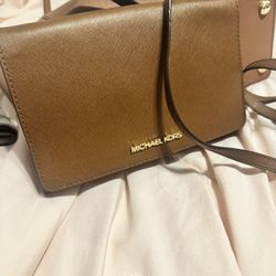 mk cross body 
