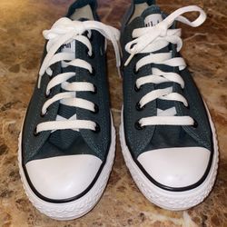 New Converse All Star Low Top Unisex-Men 5.5 / Woman Size 7.5  