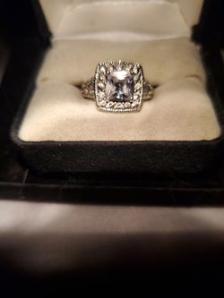 Beautiful Engagement/Cocktail Ring