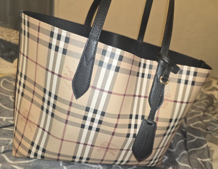 Burberry Reversible Tote Medium