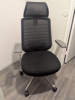 Haworth ergonomic office chair w/headrest
