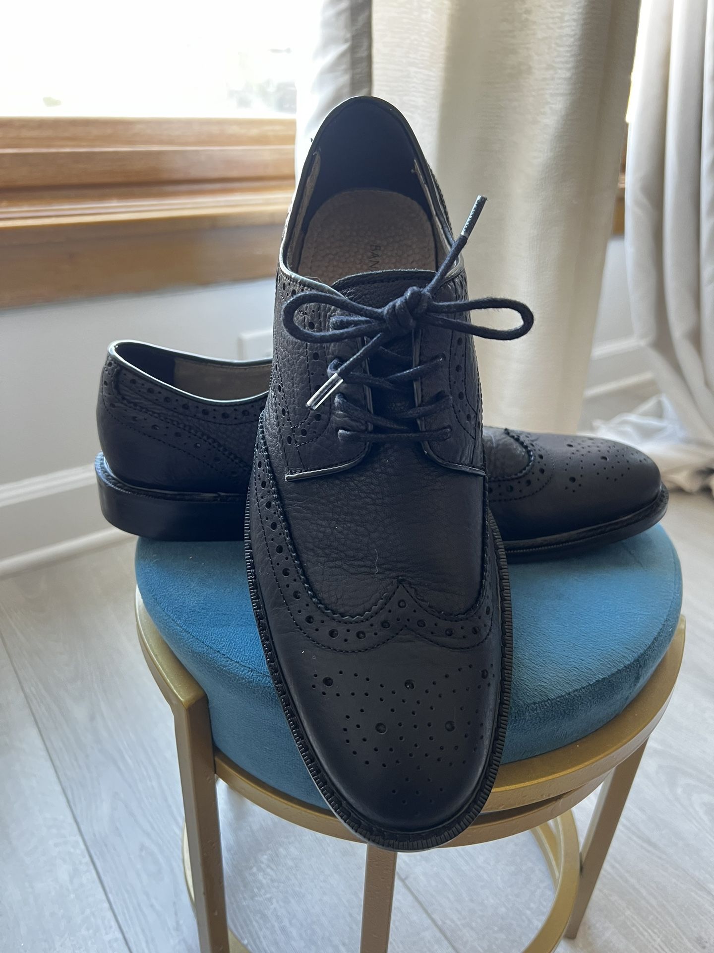 Banana Republic Men’s Black Leather Wingtip Shoes – Size 8.5