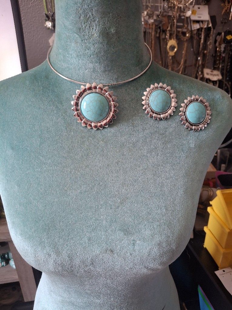 Turquoise Stone Pendant Choker Necklace Set