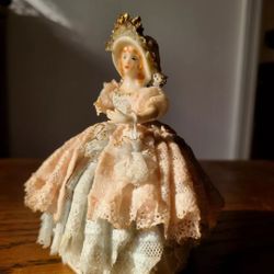 Heirloom of Tomorrow Porcelain Dools Vintage 1950 USA 4.5" tall