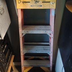 Werner 4' Fiberglass Step Ladder