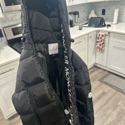 New Moncler Puffer coat Og with Tags Sz:large 