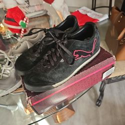 Women's pumas size 10