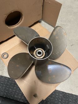 Mercury Revolution 4 propeller