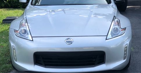 2017 Nissan 370z Silver Hood