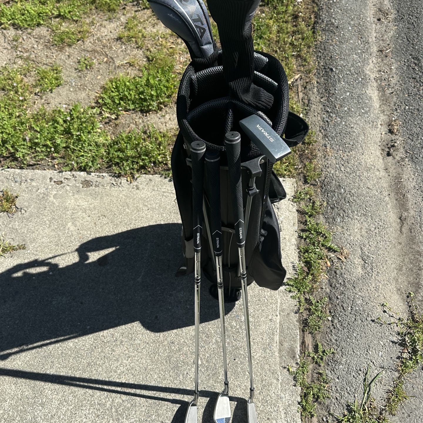 Like new! Callaway Golf, Strata golf set