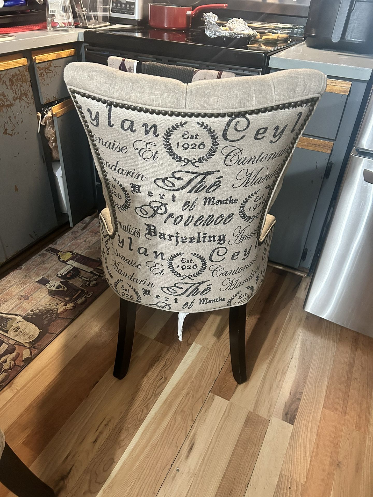 2 Chairs And Glass Top Black Bottom Dinning Room/kitchen Table 