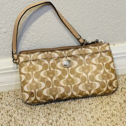 Couch Signature Peyton  Dream C Go Go Wristlet Wallet Purse  Beige Tan F50590