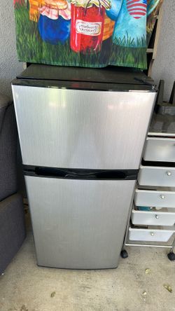 Mini fridge