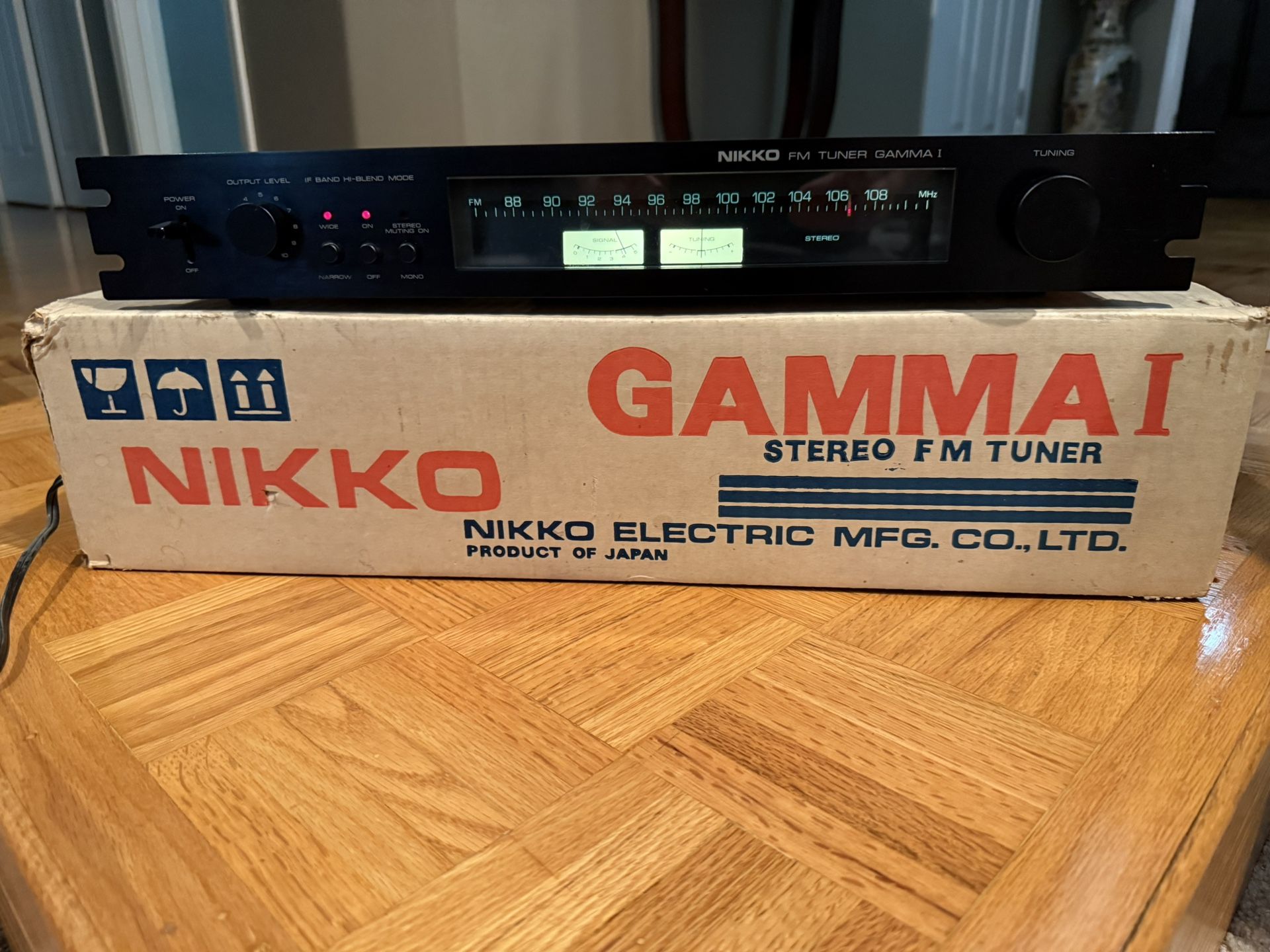 Nikko Gamma 1 Stereo FM Tuner (Like New)