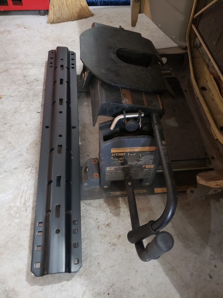 Kurt sliding 5th wheel hitch for Sale in Poulsbo, WA OfferUp