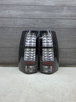 2007-2014 Chevy Tahoe Tail Lights - AFTERMARKET LED (LIKE NEW)